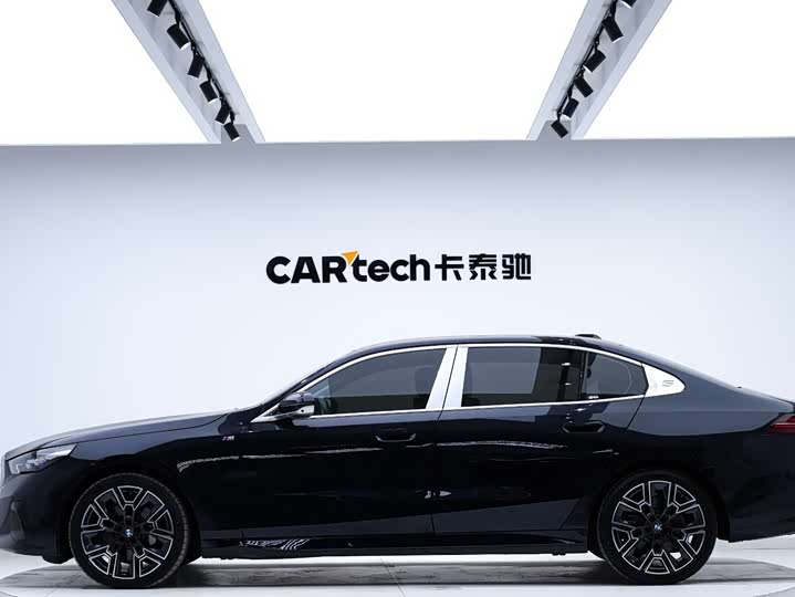 Фото 2 - BMW 5 Series