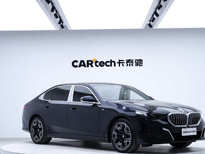 Фото 3 - BMW 5 Series