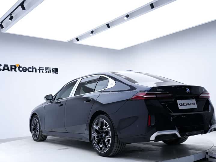 Фото 8 - BMW 5 Series