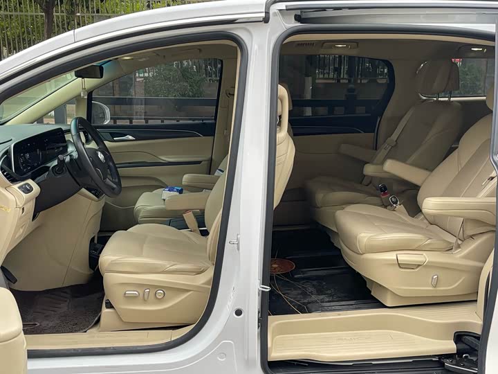 Фото 5 - Buick GL8 ES