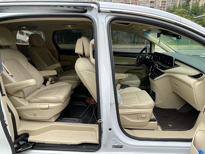 Фото 6 - Buick GL8 ES