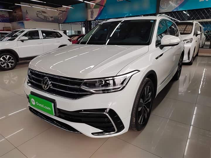 Фото 1 - Volkswagen Tiguan L Pro