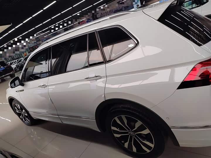 Фото 5 - Volkswagen Tiguan L Pro