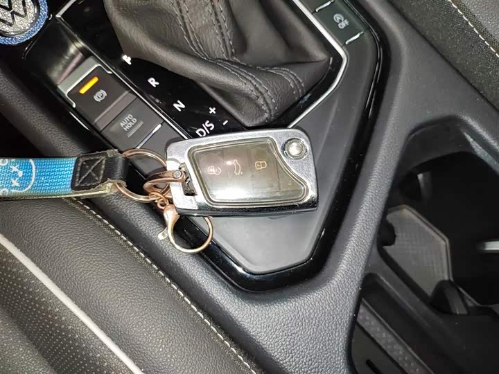 Фото 9 - Volkswagen Tiguan L Pro