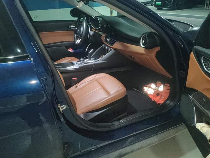 Фото 8 - Alfa Romeo Giulia