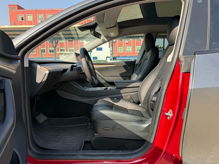 Фото 9 - Tesla Model Y