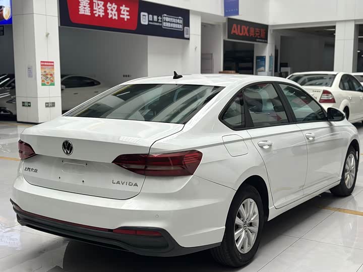 Фото 5 - Volkswagen Lavida