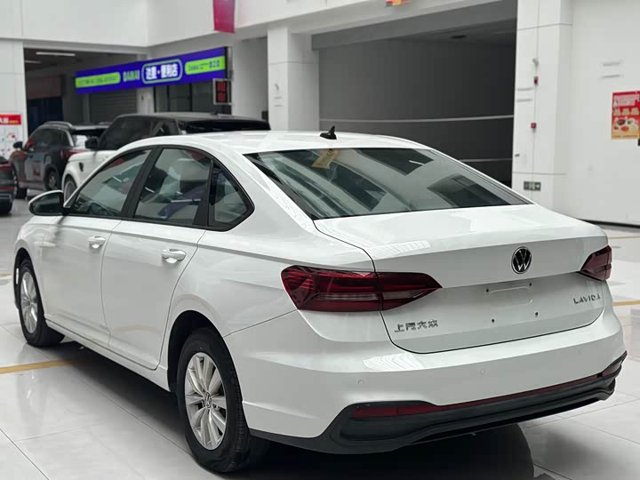 Фото 7 - Volkswagen Lavida