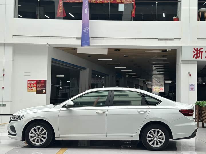 Фото 8 - Volkswagen Lavida