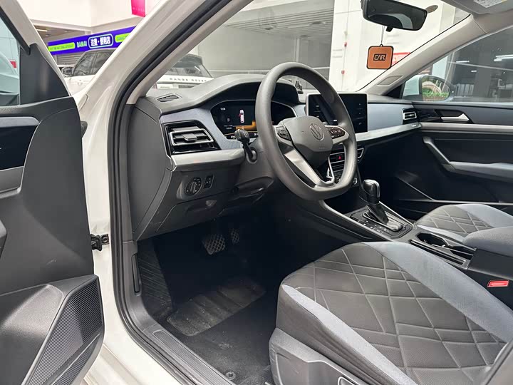 Фото 9 - Volkswagen Lavida