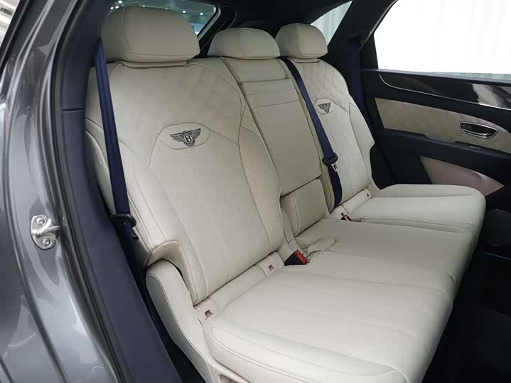 Фото 9 - Bentley Bentayga