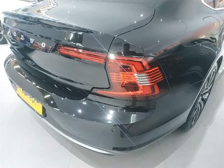 Фото 8 - Volvo S90