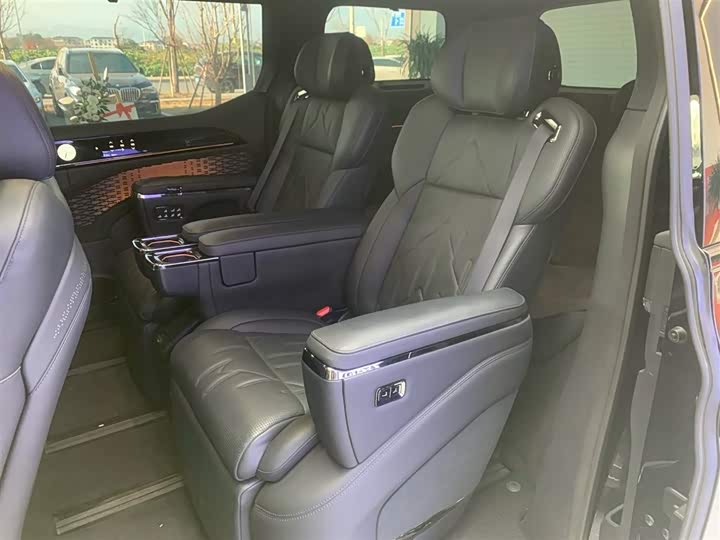 Фото 7 - Zeekr 009