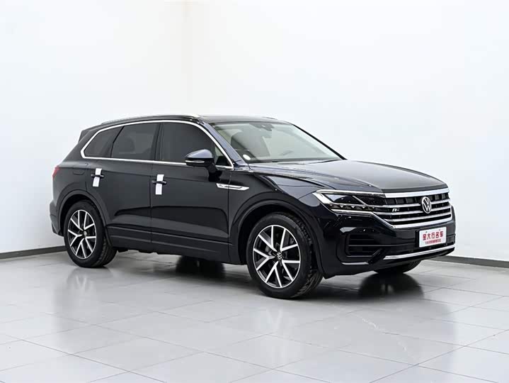Фото 4 - Volkswagen Touareg