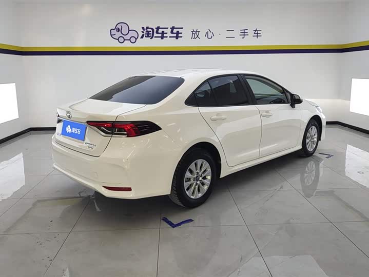 Фото 3 - Toyota Corolla