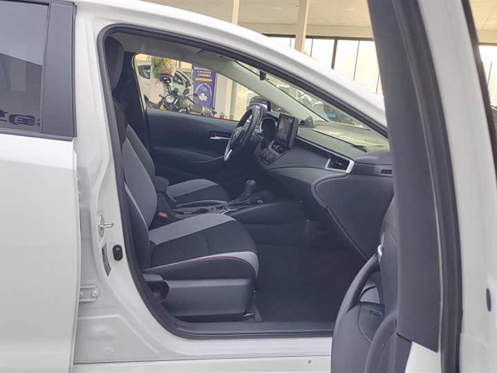 Фото 8 - Toyota Corolla