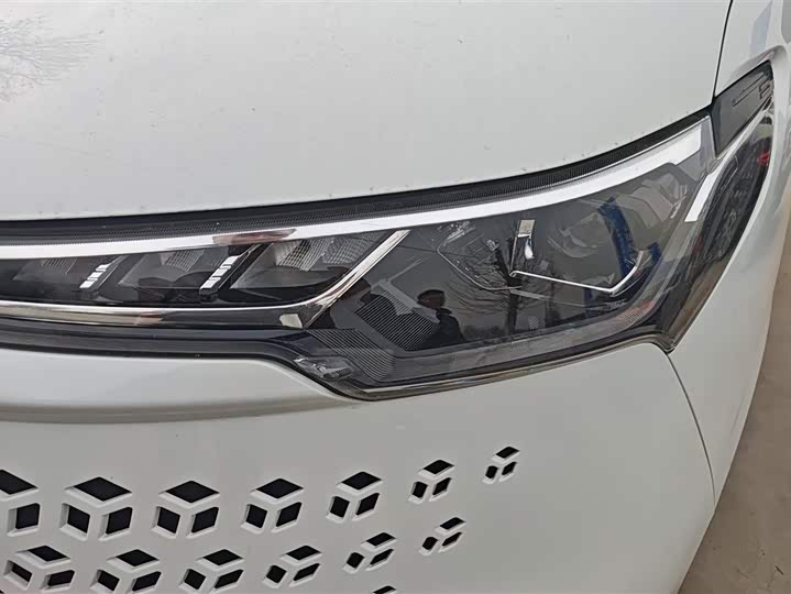 Фото 5 - Maxus V70