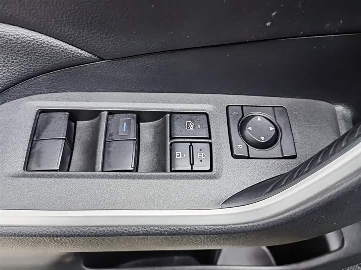 Фото 9 - Toyota Wildlander