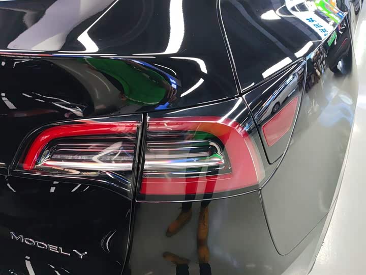 Фото 8 - Tesla Model Y