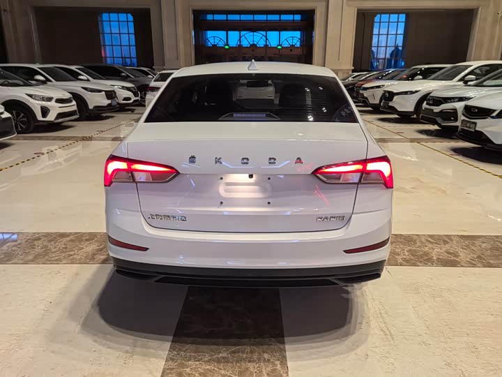 Фото 5 - Skoda Rapid