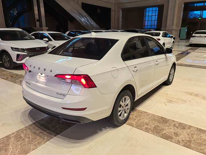 Фото 6 - Skoda Rapid