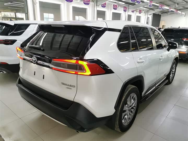 Фото 7 - Toyota Wildlander