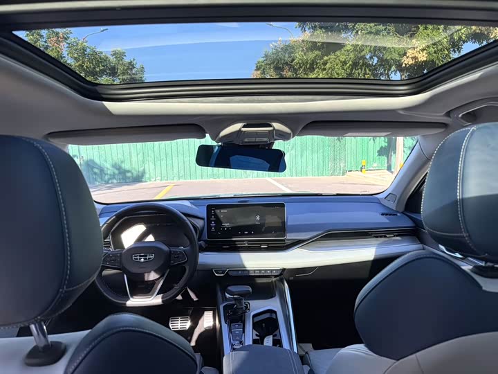 Фото 6 - Geely Preface