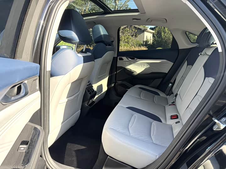 Фото 7 - Geely Preface