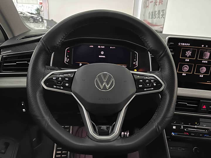 Фото 8 - Volkswagen Tiguan L Pro