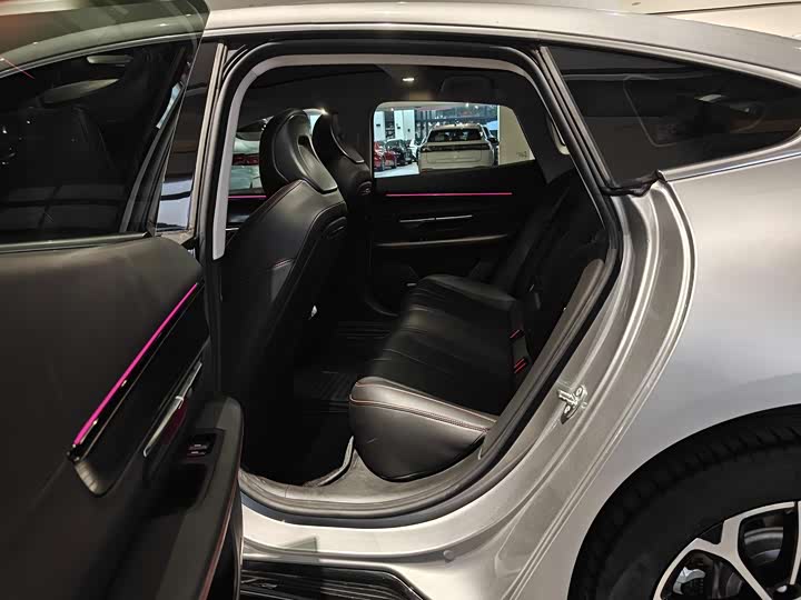 Фото 6 - XPeng P7