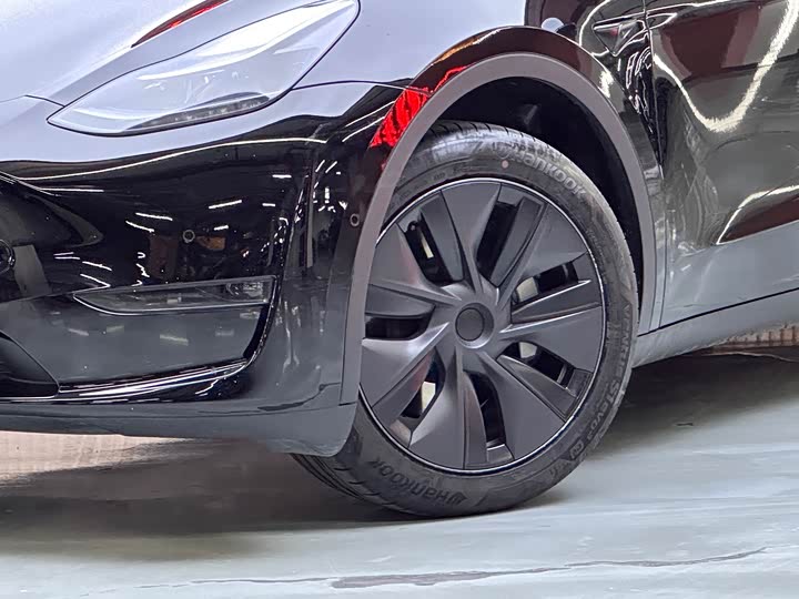 Фото 3 - Tesla Model Y