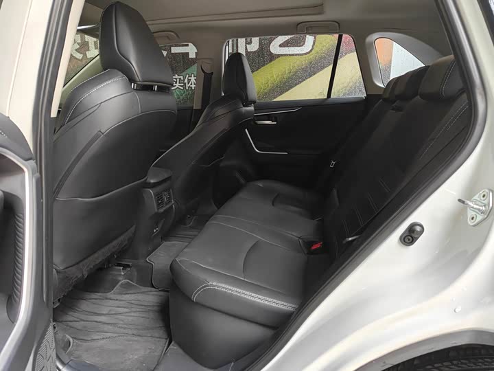 Фото 6 - Toyota Wildlander