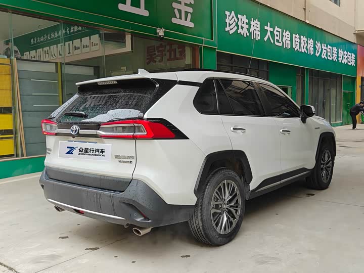 Фото 8 - Toyota Wildlander