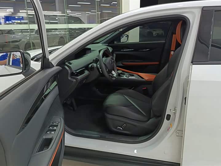 Фото 9 - Changan UNI-V