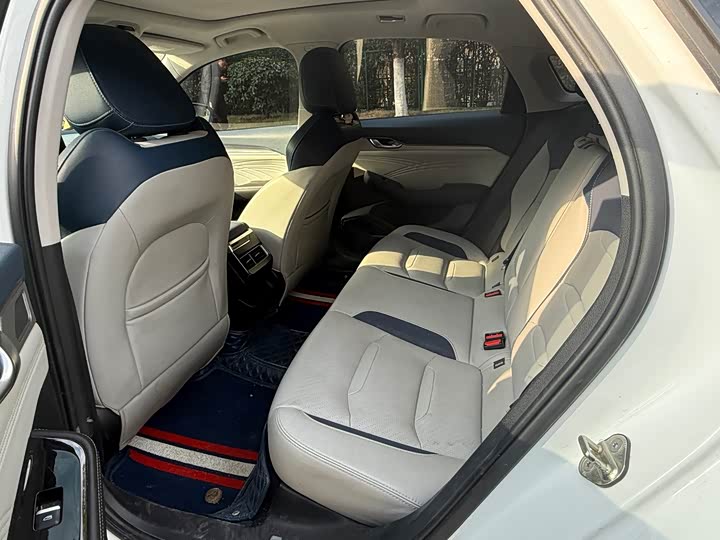 Фото 6 - Geely Preface