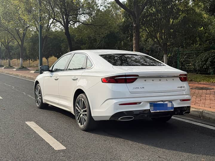 Фото 9 - Geely Preface