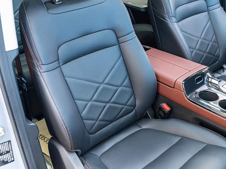 Фото 3 - GAC Trumpchi E8