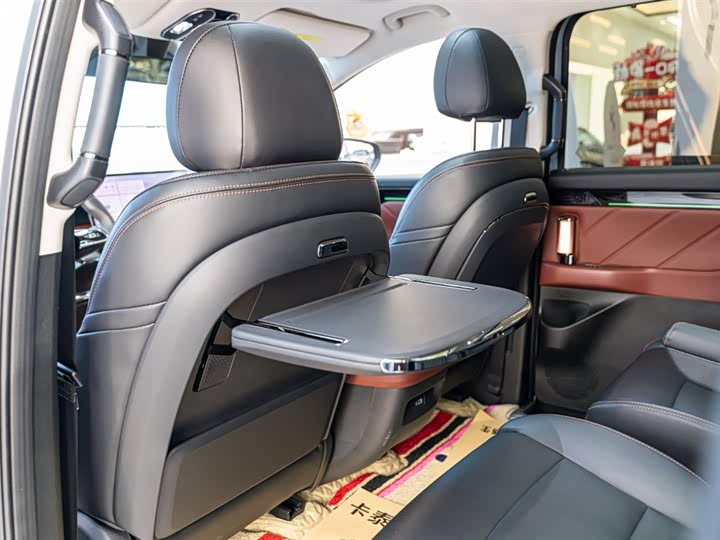 Фото 7 - GAC Trumpchi E8