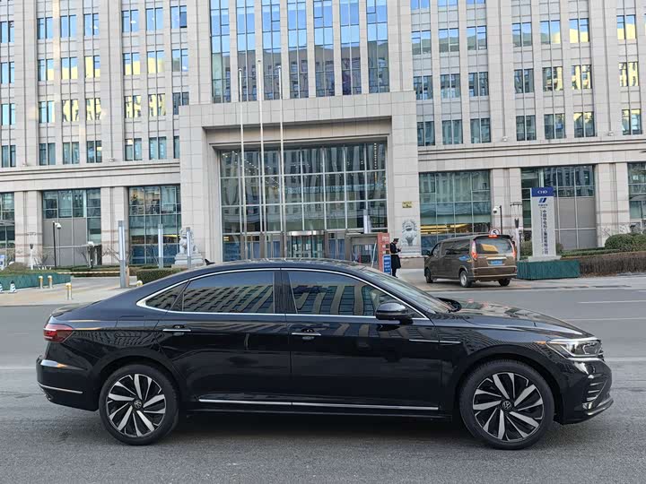 Фото 8 - Volkswagen Passat