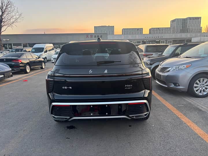 Фото 7 - Hongqi HS3 Hybrid