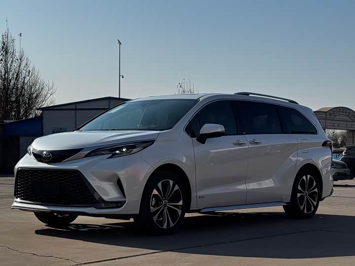 Фото 1 - Toyota Granvia