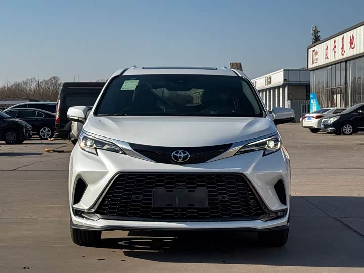 Фото 2 - Toyota Granvia