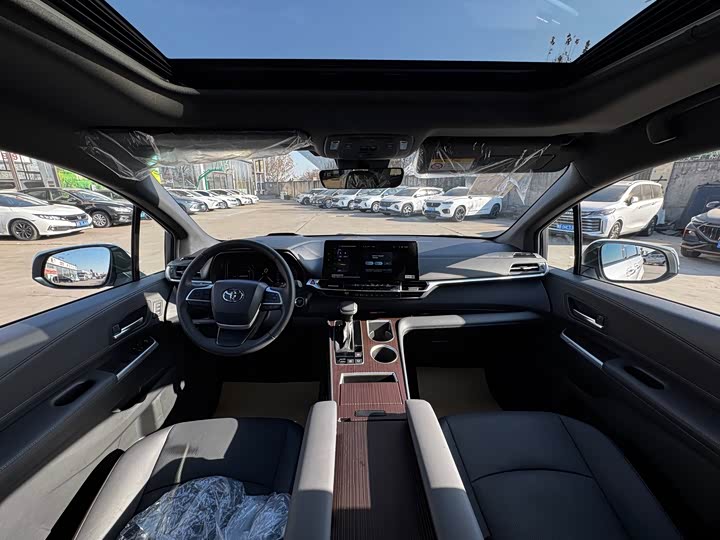 Фото 6 - Toyota Granvia