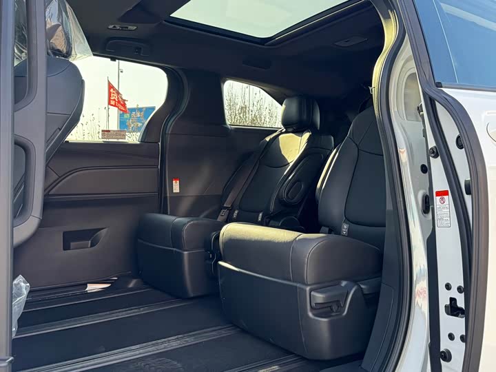 Фото 8 - Toyota Granvia