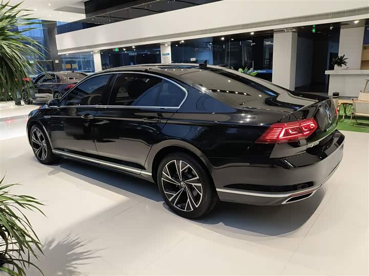 Фото 5 - Volkswagen Magotan