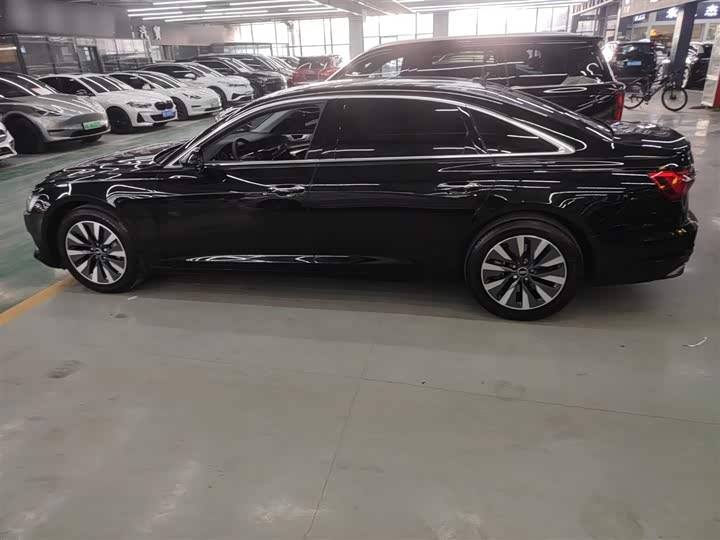 Фото 5 - Audi A6L