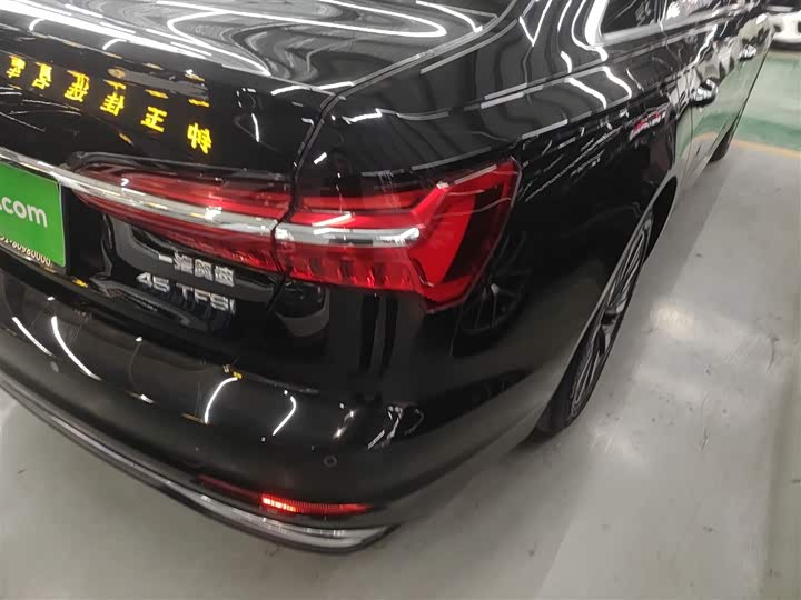 Фото 8 - Audi A6L