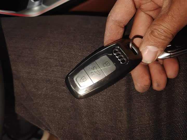 Фото 9 - Audi A6L