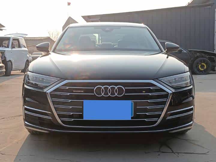Фото 2 - Audi A8