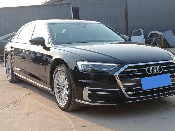 Фото 3 - Audi A8